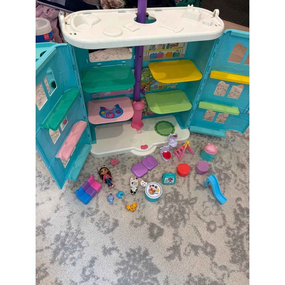 Gabby's Dollhouse Purrfect Dollhouse Playset with Figures Plays Music & Phrases